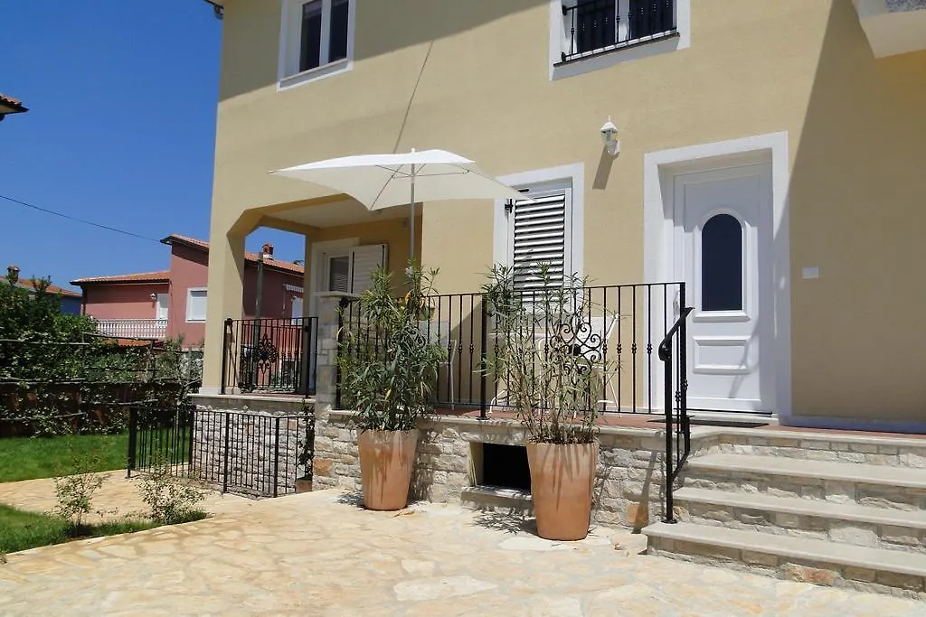 Apartments Villa Ela أوماغ