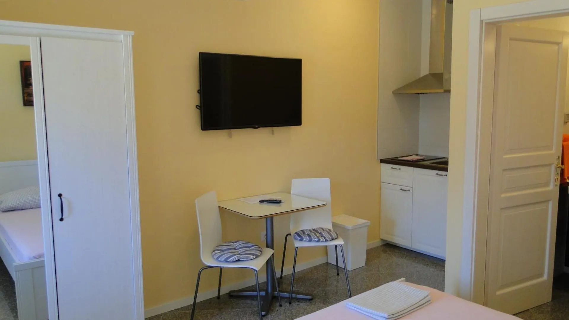 Apartments Villa Ela أوماغ