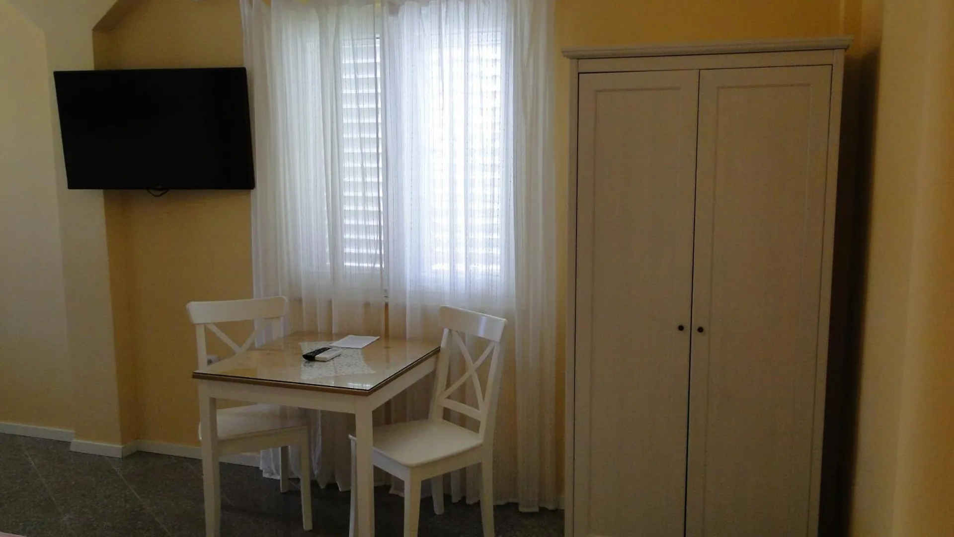 Apartments Villa Ela أوماغ