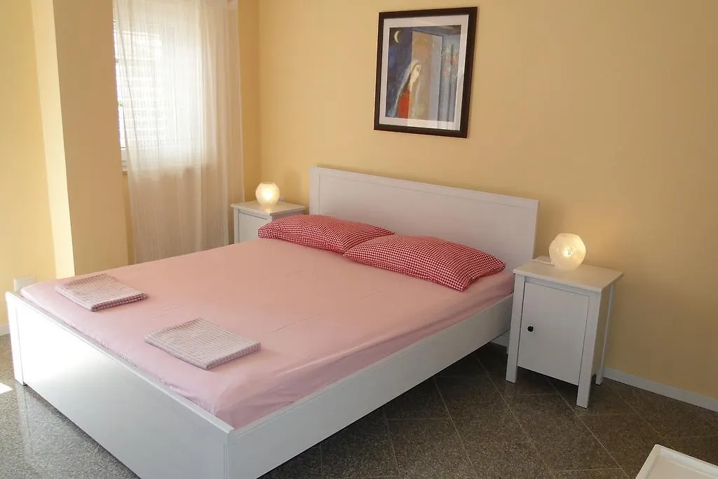 Apartments Villa Ela أوماغ 0*,