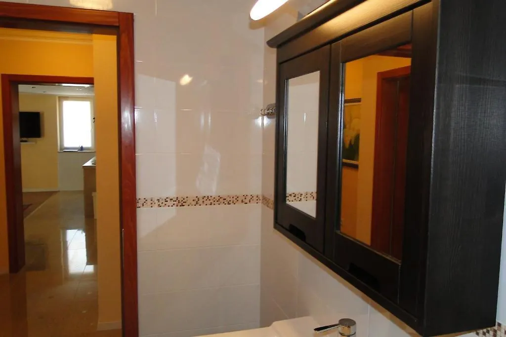 Apartments Villa Ela أوماغ