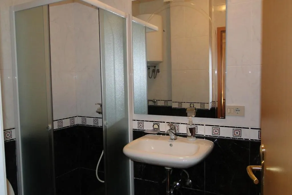 Apartments Villa Ela أوماغ